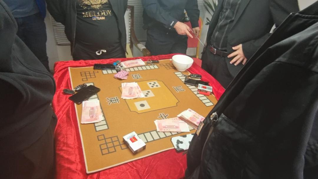给大家爆料一下边锋云南麻将开挂-哔哩哔哩 